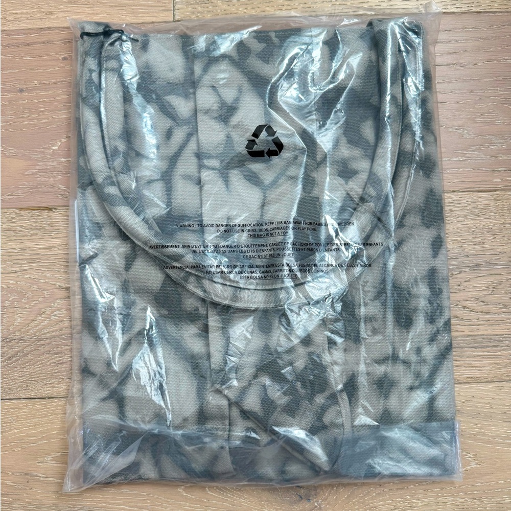 NWT Alo Grey Tie-dye Shopper Tote - Picture 4 of 4